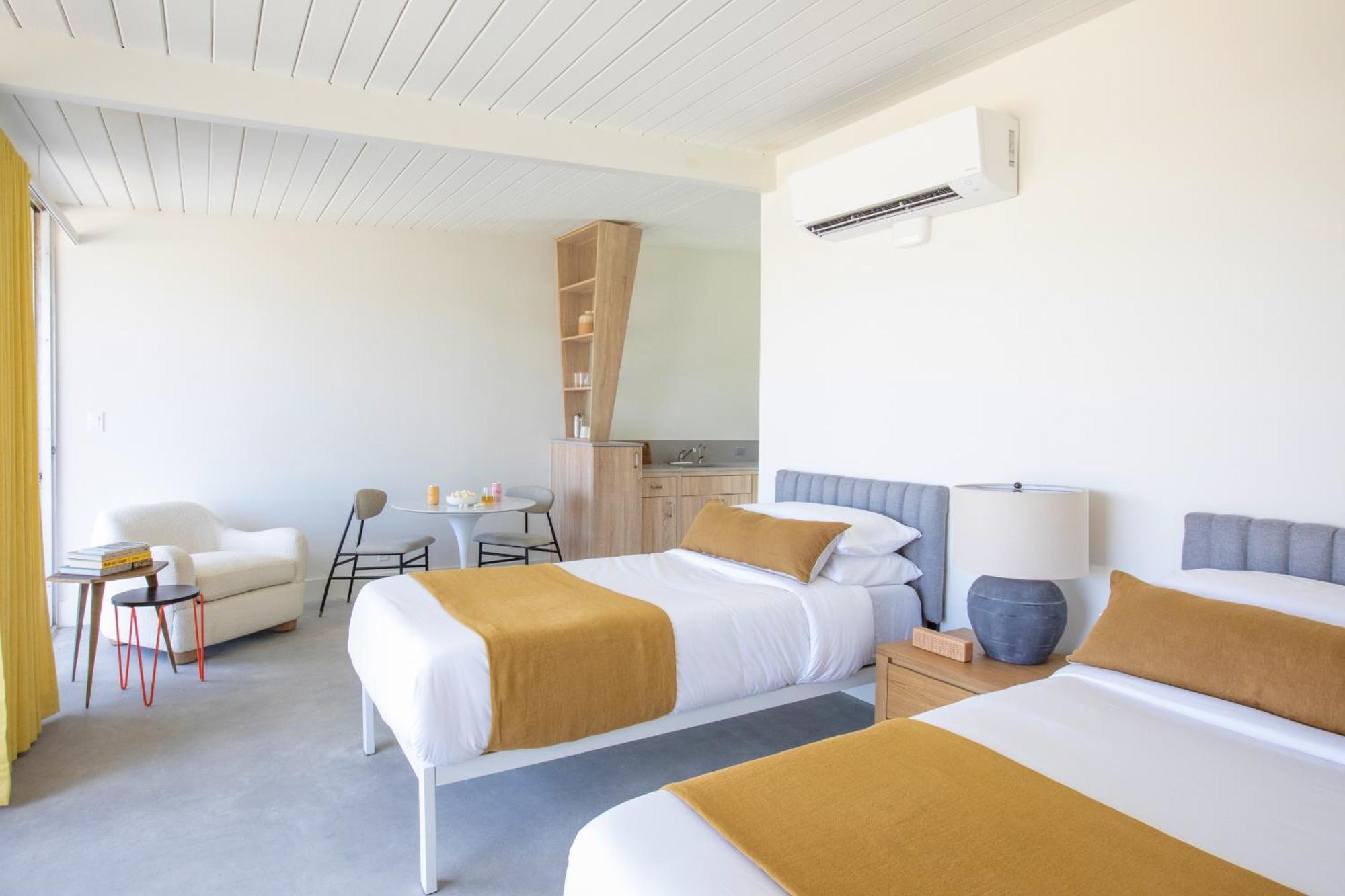 The Bungalows By Homestead Modern Joshua Tree Ruang foto