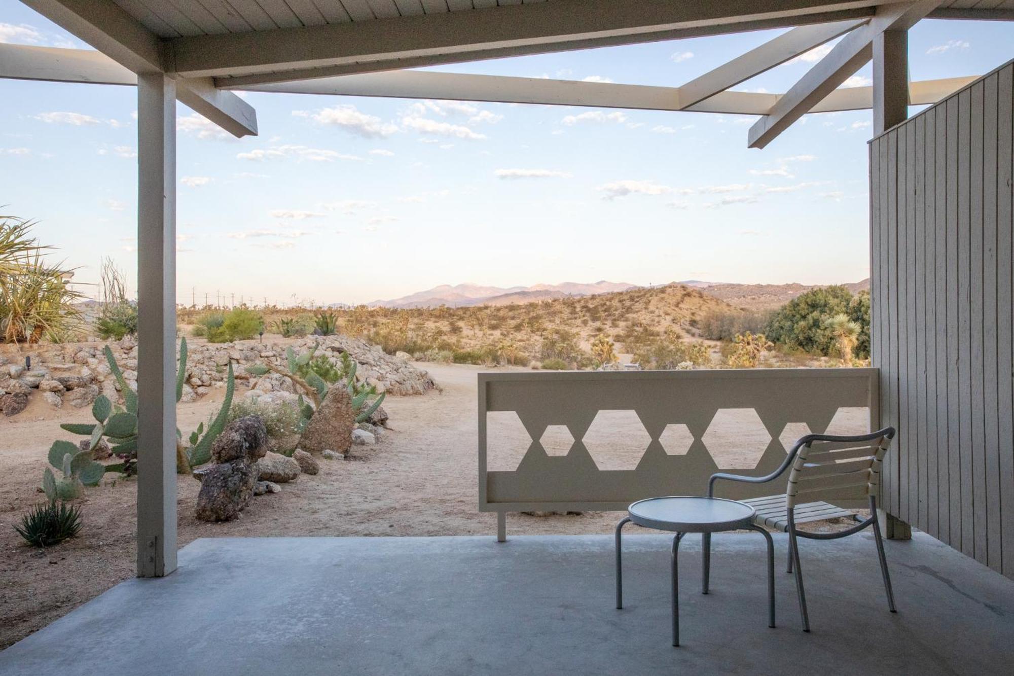 The Bungalows By Homestead Modern Joshua Tree Ruang foto