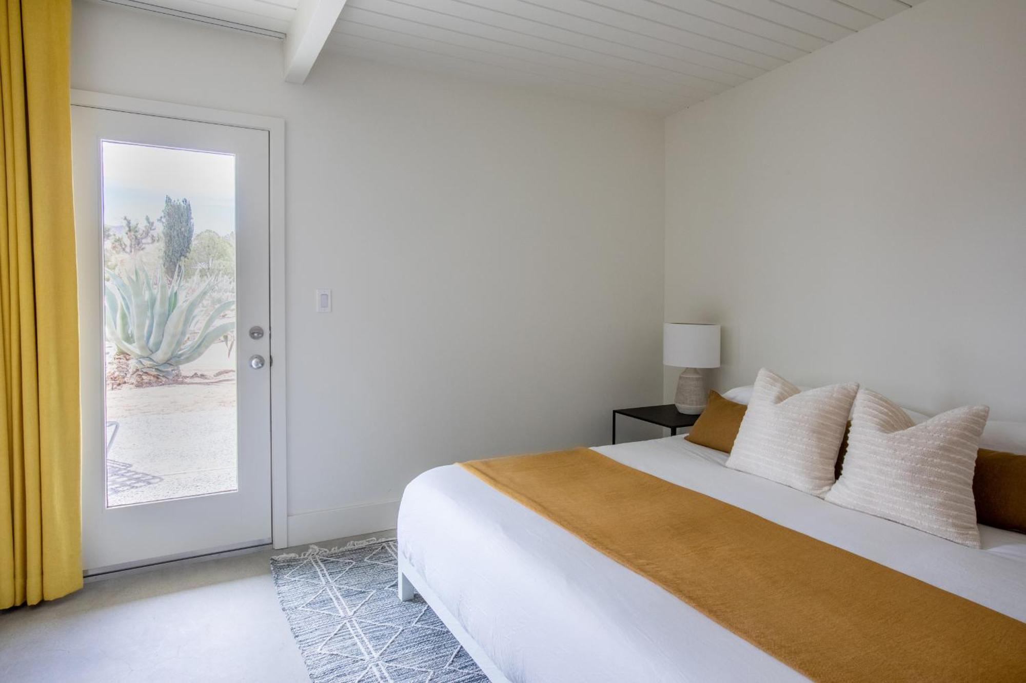 The Bungalows By Homestead Modern Joshua Tree Ruang foto