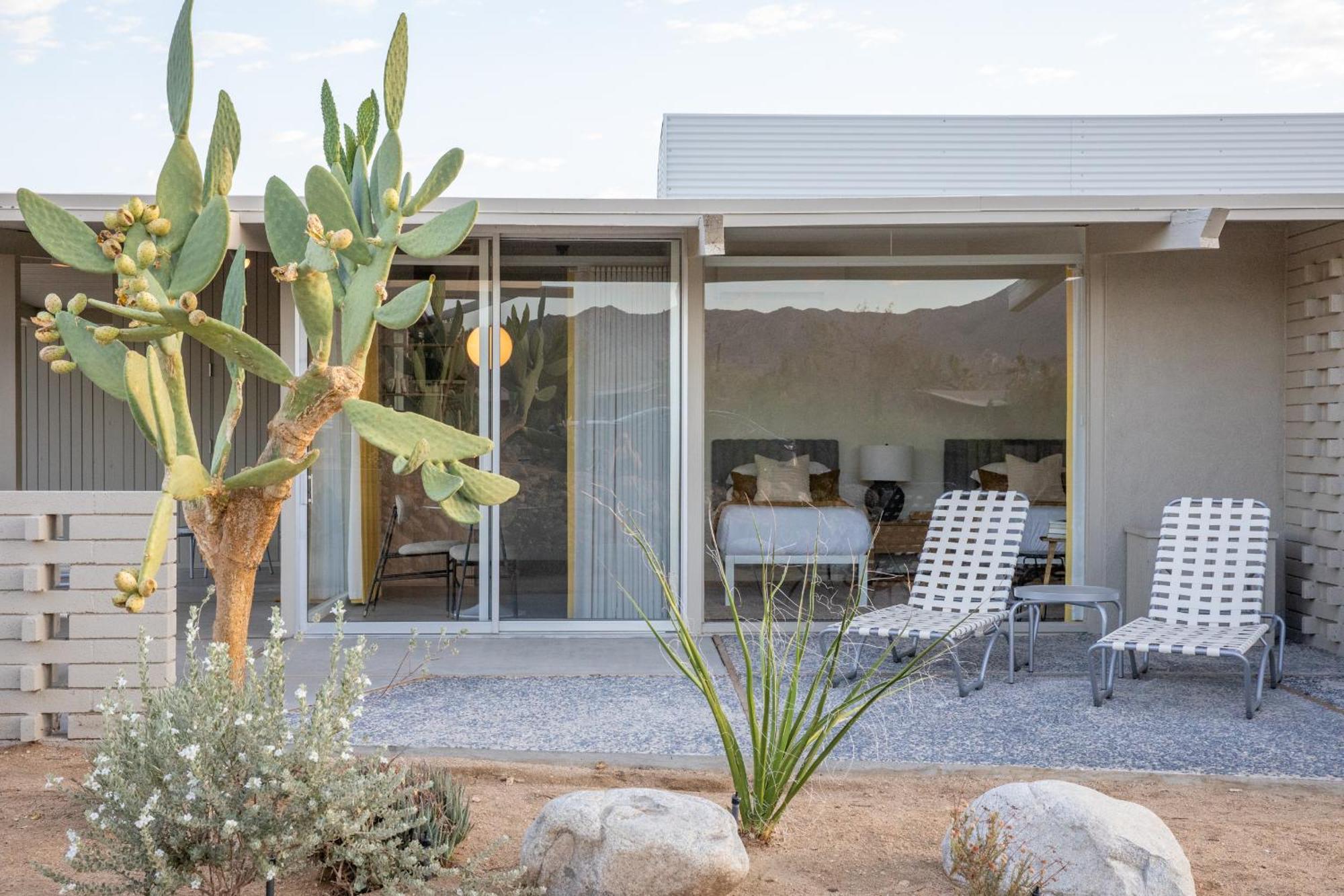 The Bungalows By Homestead Modern Joshua Tree Ruang foto
