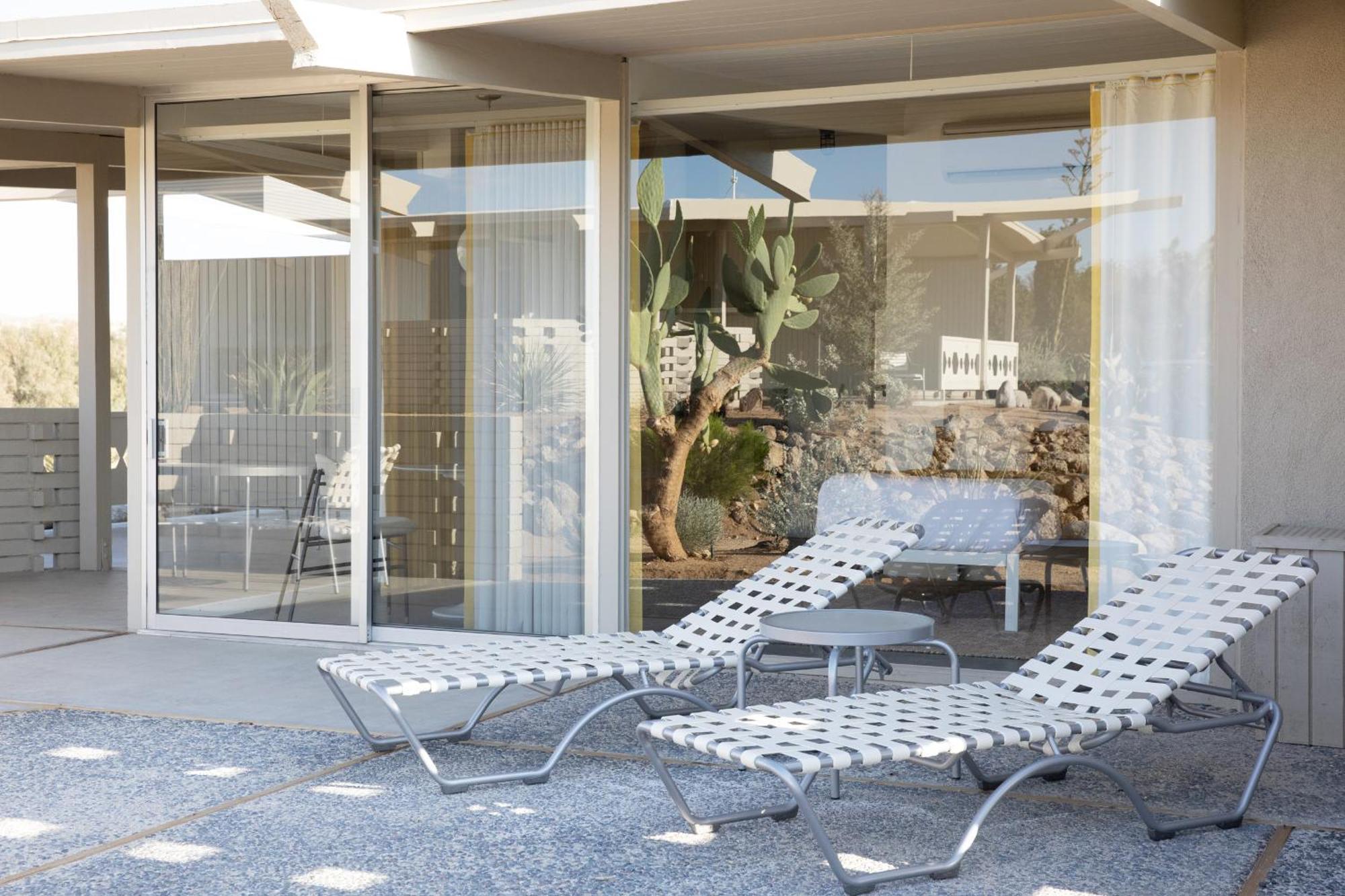 The Bungalows By Homestead Modern Joshua Tree Ruang foto